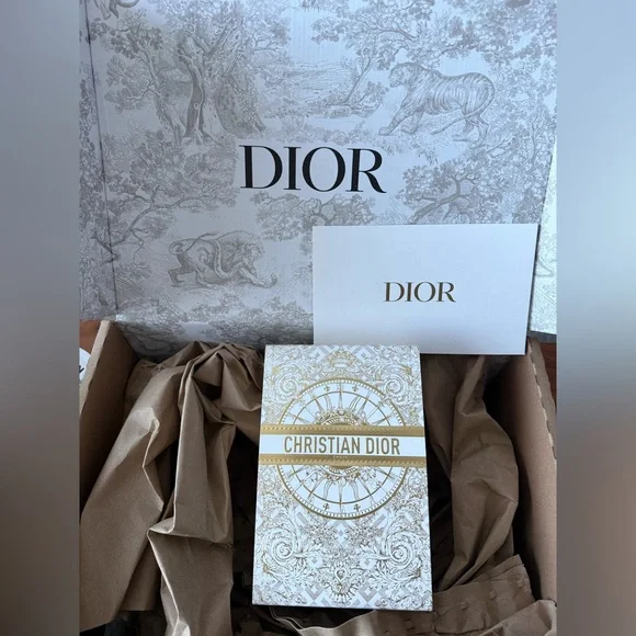 Christian Dior collectible Snow Globe - Picture 3 of 5